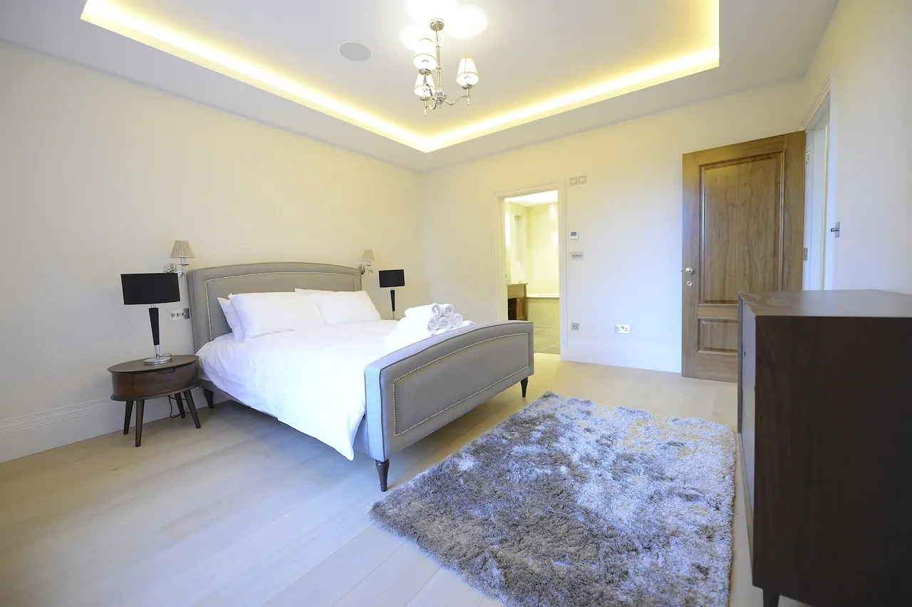 Guest bedroom