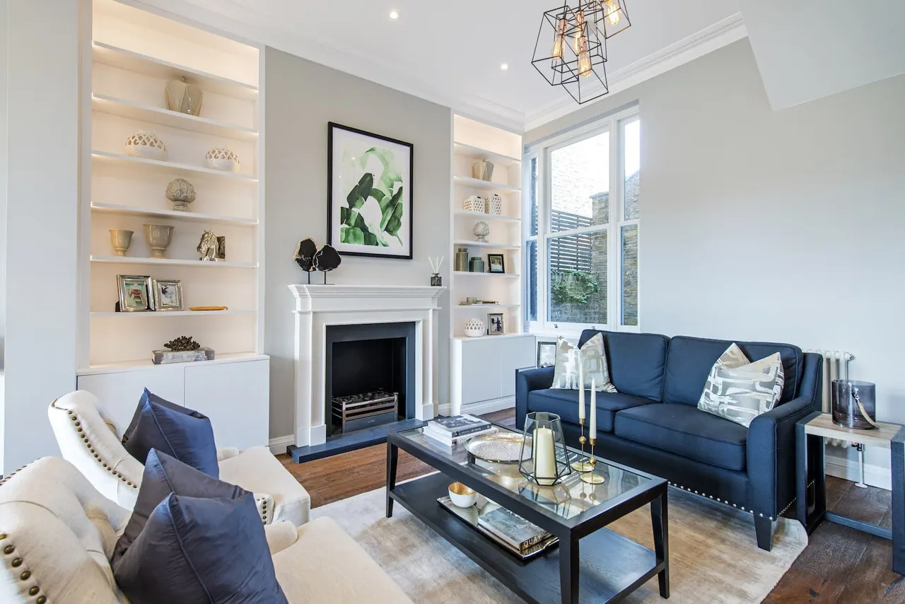Reception room looking towards the front bay